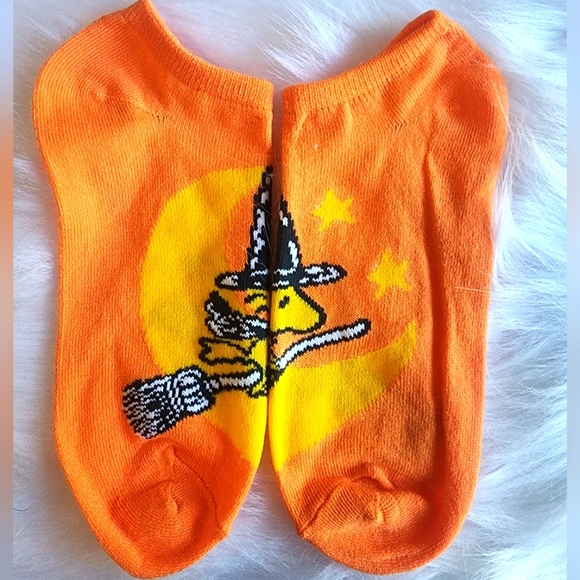 🔥SPOOKY "WOODSTOCK" SOCKS🔥 - Picture 1 of 2
